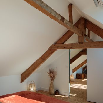 coin nuit - poutres anciennes - maison à bayeux