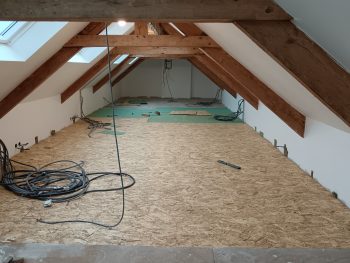 comble en travaux - pose du sol