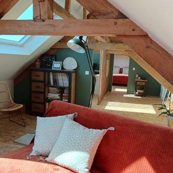 combles aménagés - salon - bureau et séjour dans une maison ancienne